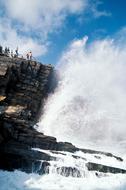 Wave,-Ovens-Natural-Park,-Nova-Scotia,-Canada