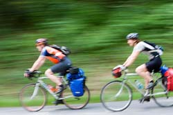Cyclists,-Blue-Ridge-Parkway-near-Asheville,-NC,-USA