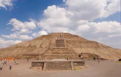 Pyramid-of-the-Sun,-Teotihuacan,-Mexico